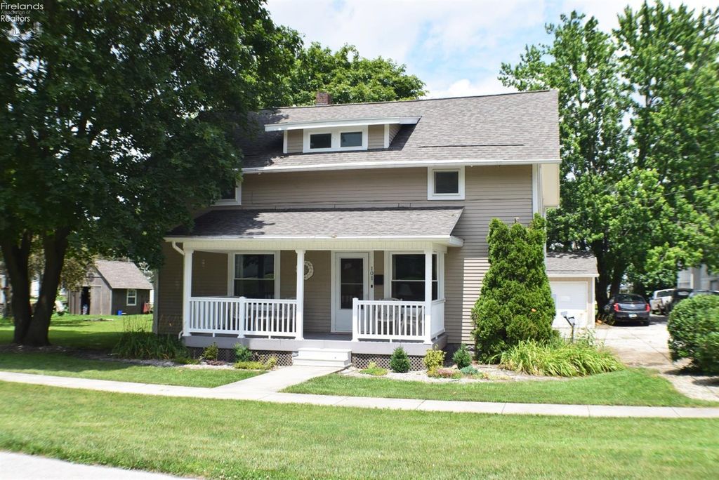 101 W 3rd St, Genoa, OH 43430