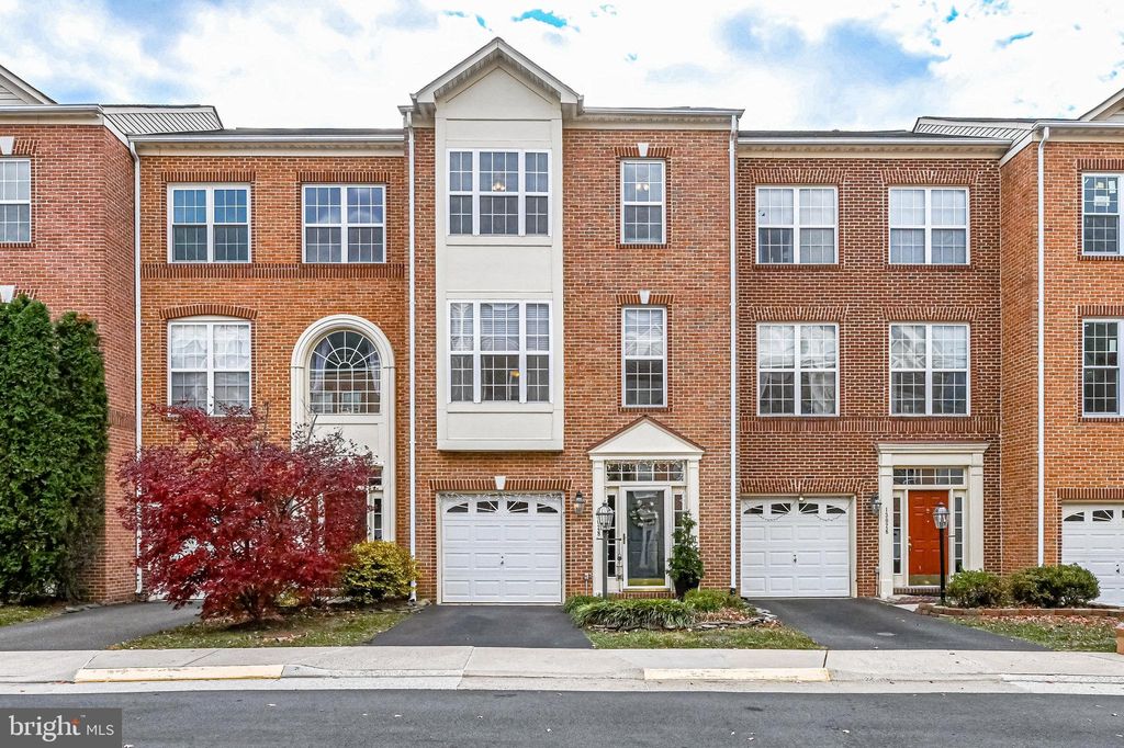 13028 Park Crescent Cir, Herndon, VA 20171