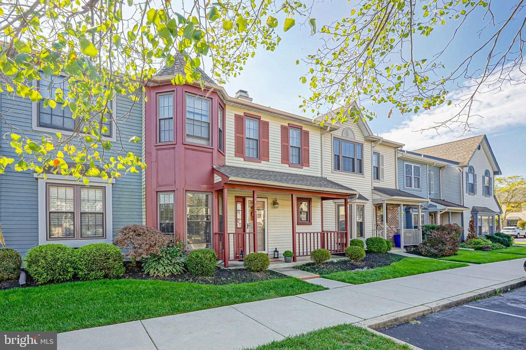 127 Crown Prince Dr, Marlton, NJ 08053