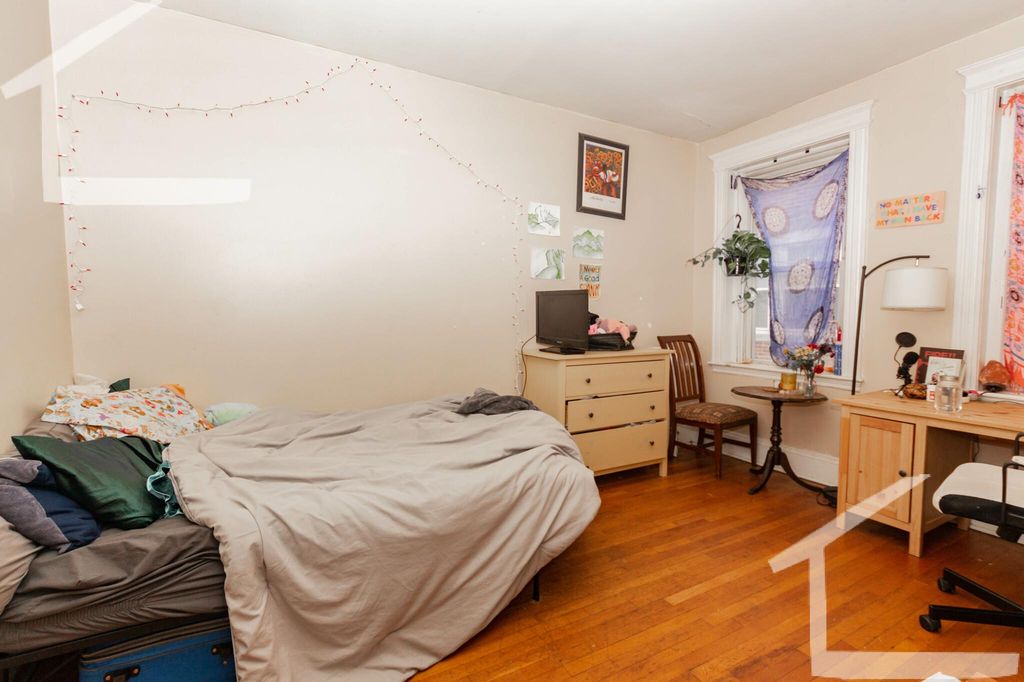 28 Park Vale Ave #8, Allston, MA 02134