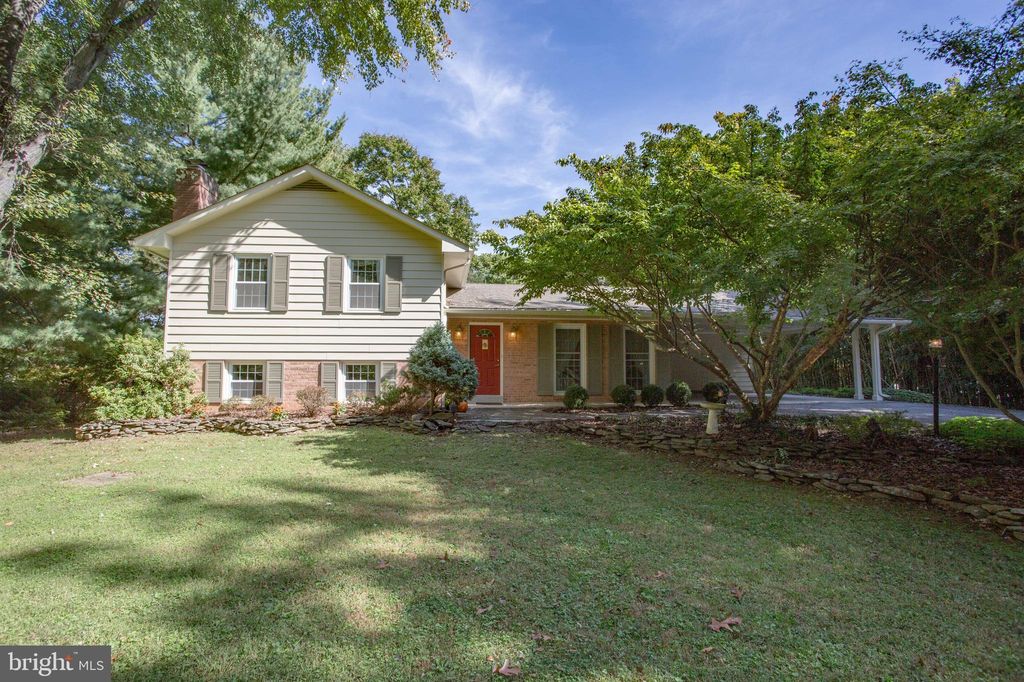 22805 Clarkbrooke Dr, Clarksburg, MD 20871