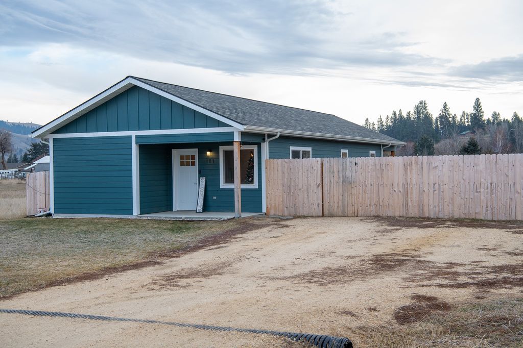 101 Hale Ave, Darby, MT 59829