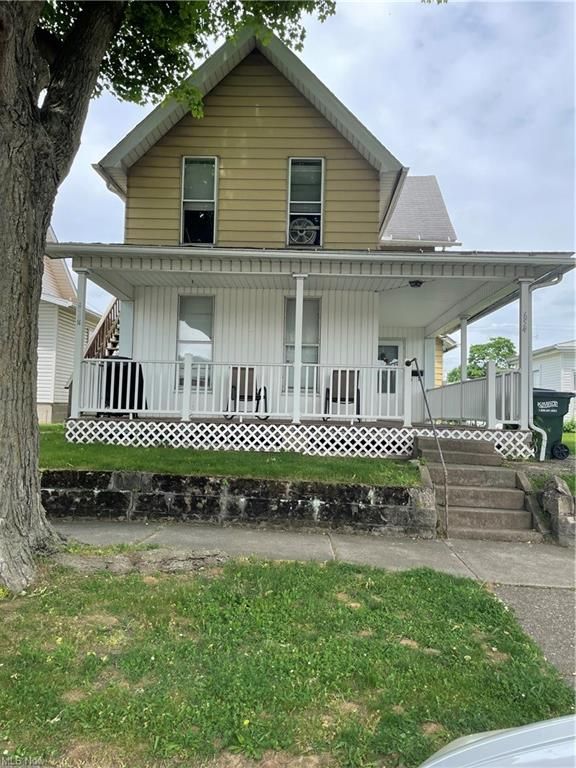 654 Vine St, Coshocton, OH 43812