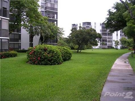 20500 W Country Club Dr #506, Miami, FL 33180