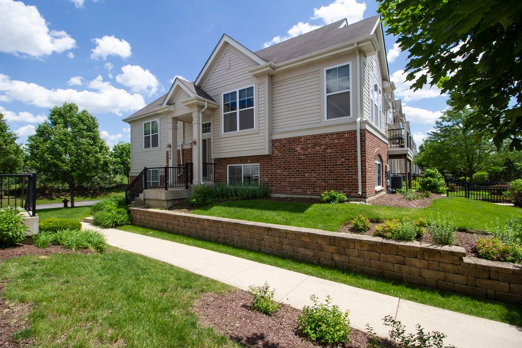 589 Plaza Pl, Aurora, IL 60504