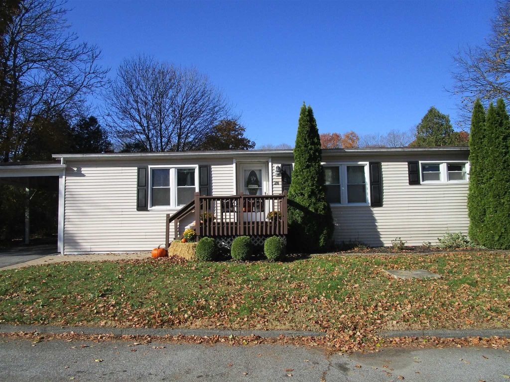 28 Leisure Ln, Hyde Park, NY 3 Bed, 2 Bath Mobile / Manufactured 26
