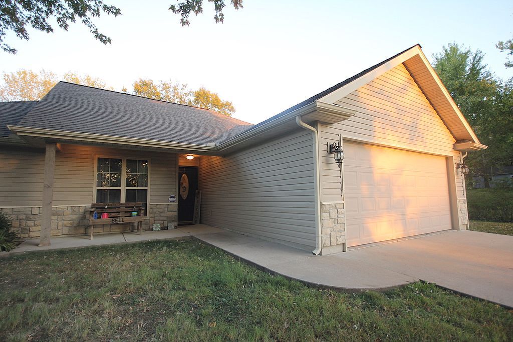709 N  Tennessee Ave, Carterville, MO 64835