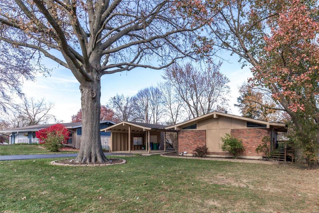 118 Brookside Ct, Saint Louis, MO 63146