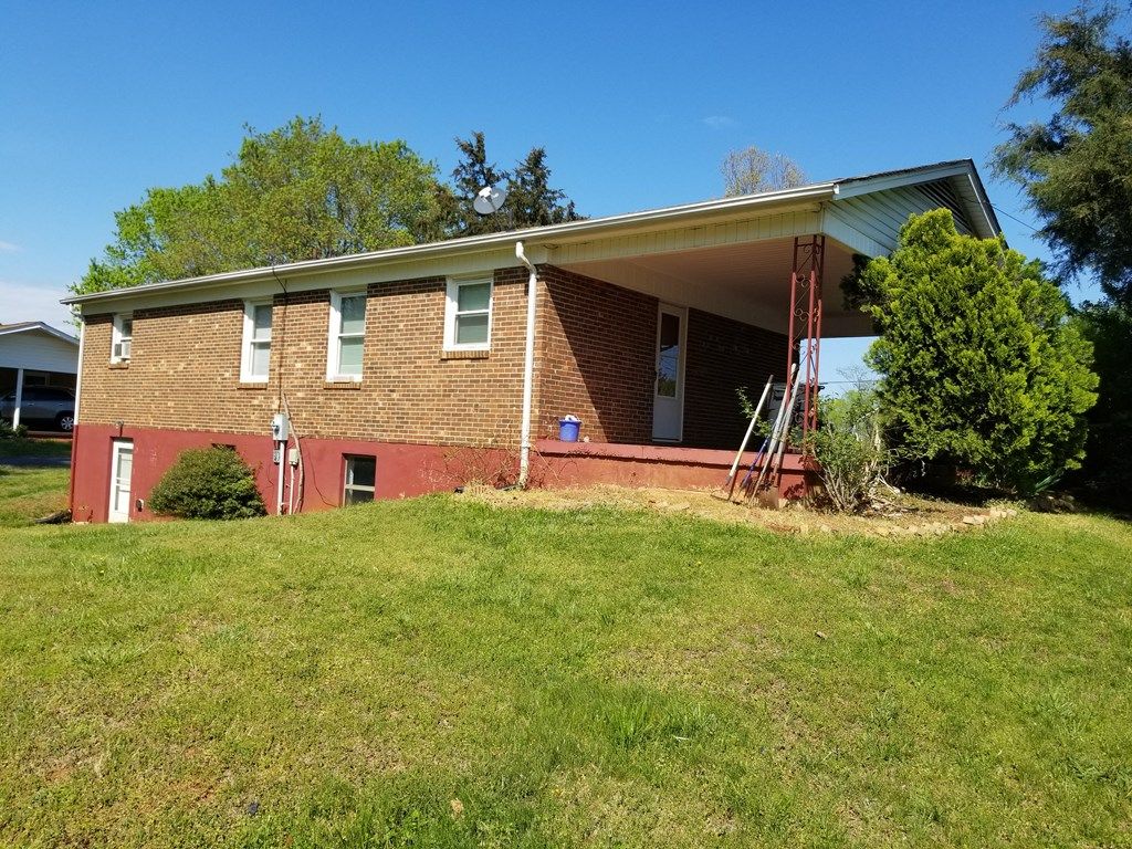 475 Carver Rd, Martinsville, VA - 3 Bed, 2 Bath Single-Family Home - 8