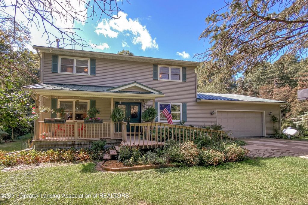 15629 Chandler Rd, Bath, MI 48808