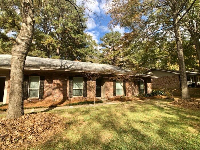 1203 Pineview Dr, Clinton, MS 39056