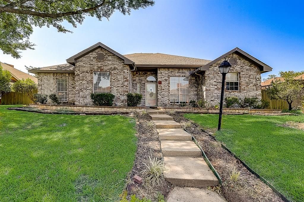 612 Austin Dr, Desoto, TX 75115