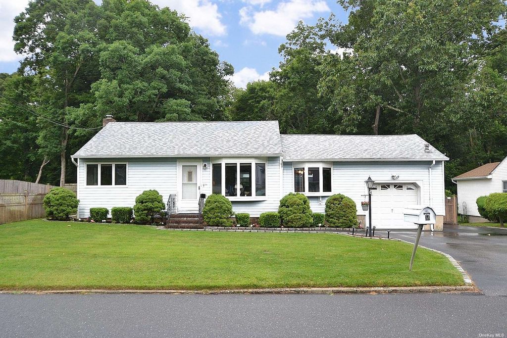 14 Fairview Place, Hauppauge, NY 11788 Trulia