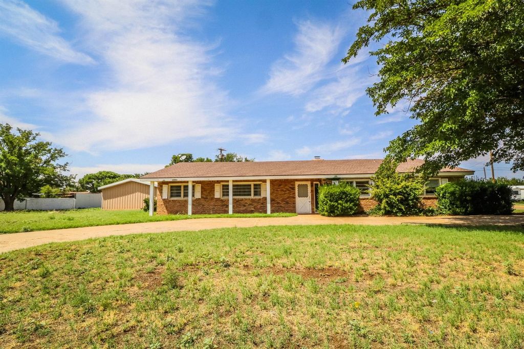 802 14th St, Seagraves, TX 79359 3 Bed, 3 Bath SingleFamily Home
