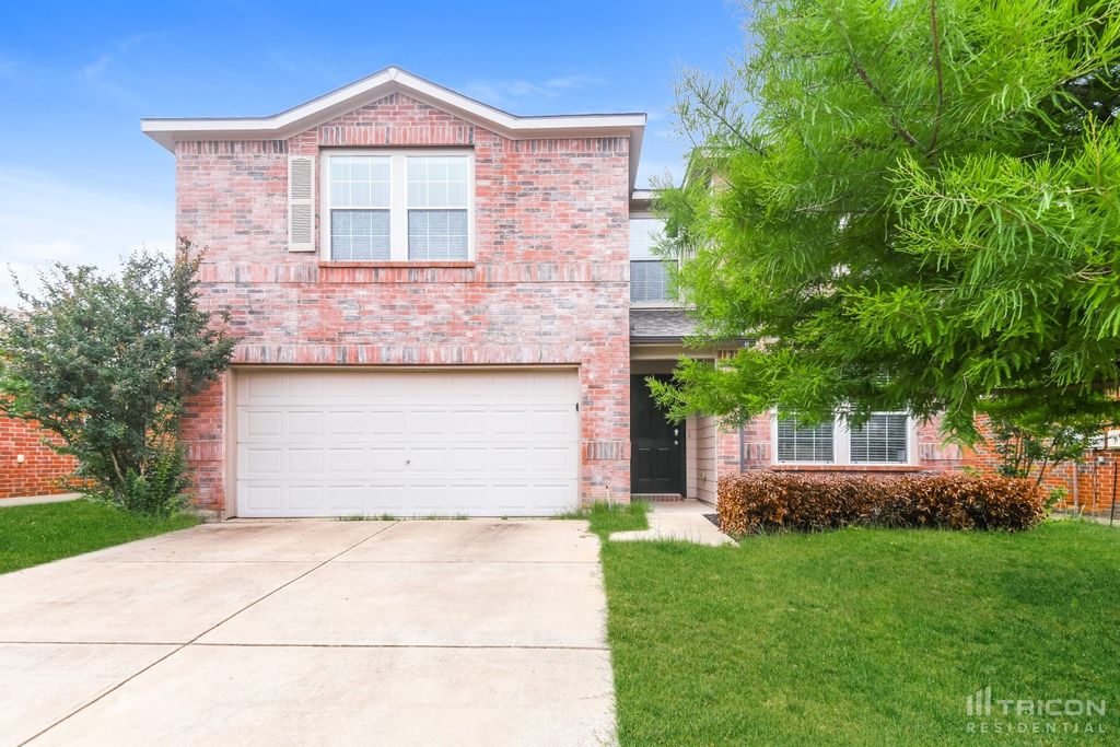 9208 Goldenview Dr, Fort Worth, TX 76244