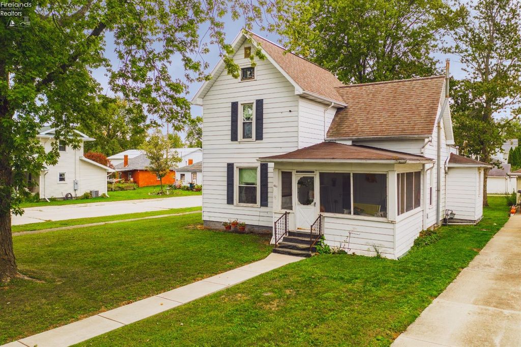 621 E Madison St, Gibsonburg, OH 3 Bed, 1 Bath SingleFamily Home 4