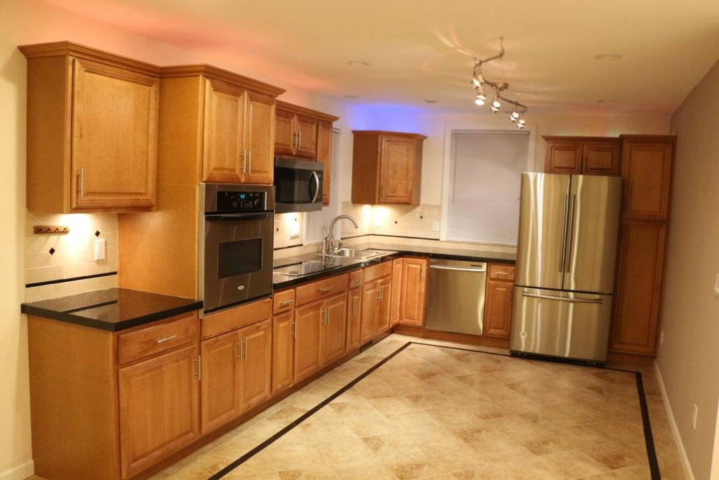321 River Rd #1, Shelton, CT 06484