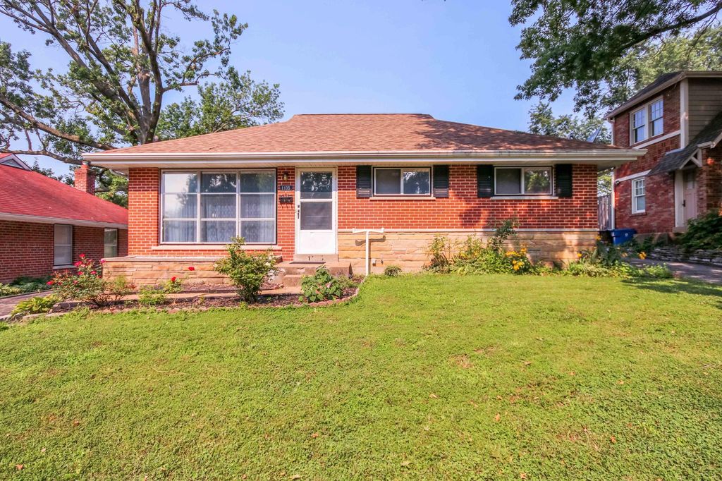 1135 Collingwood Dr, Saint Louis, MO 63132