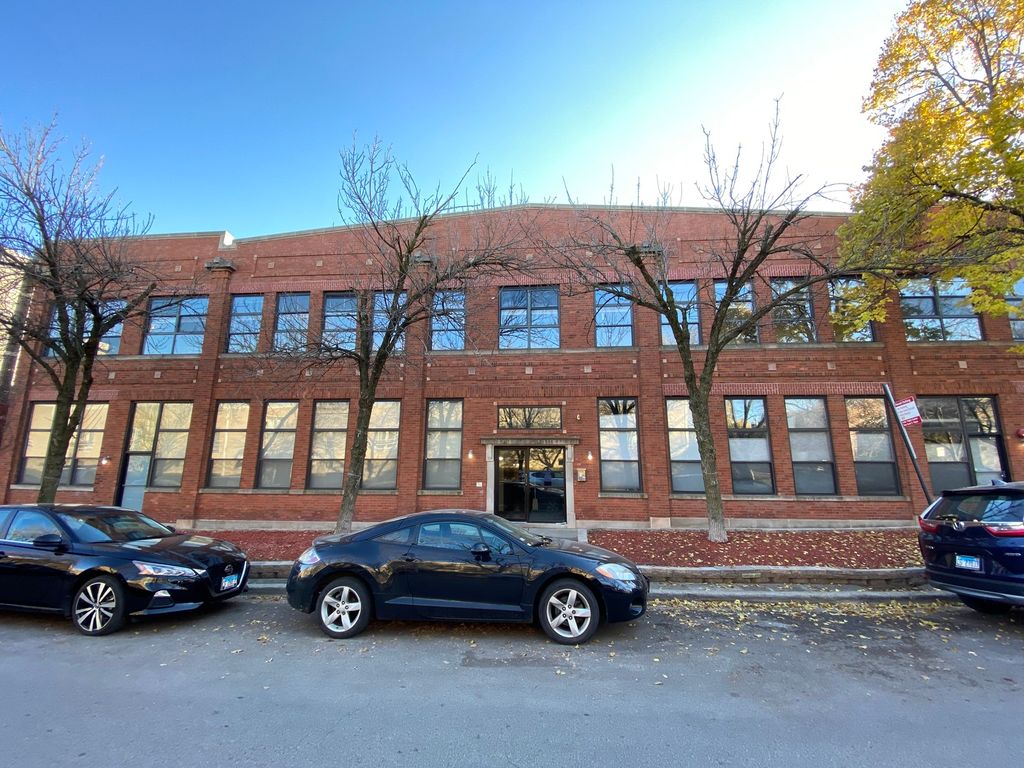 1111 W Cornelia Ave #106, Chicago, IL 60657