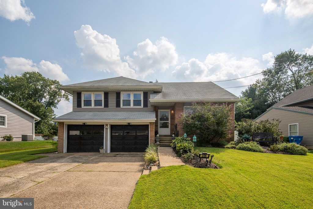 226 Belle Arbor Dr, Cherry Hill, NJ 08034