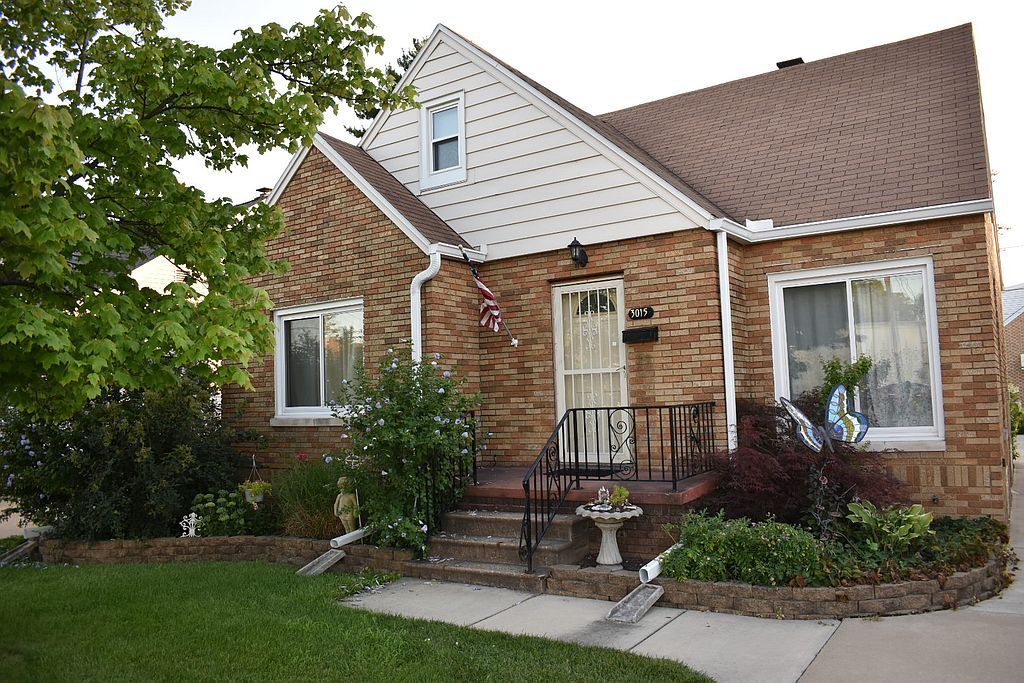 3015 N University St, Peoria, IL 61604