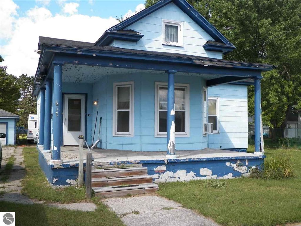 617 Bond St, Cadillac, MI 49601