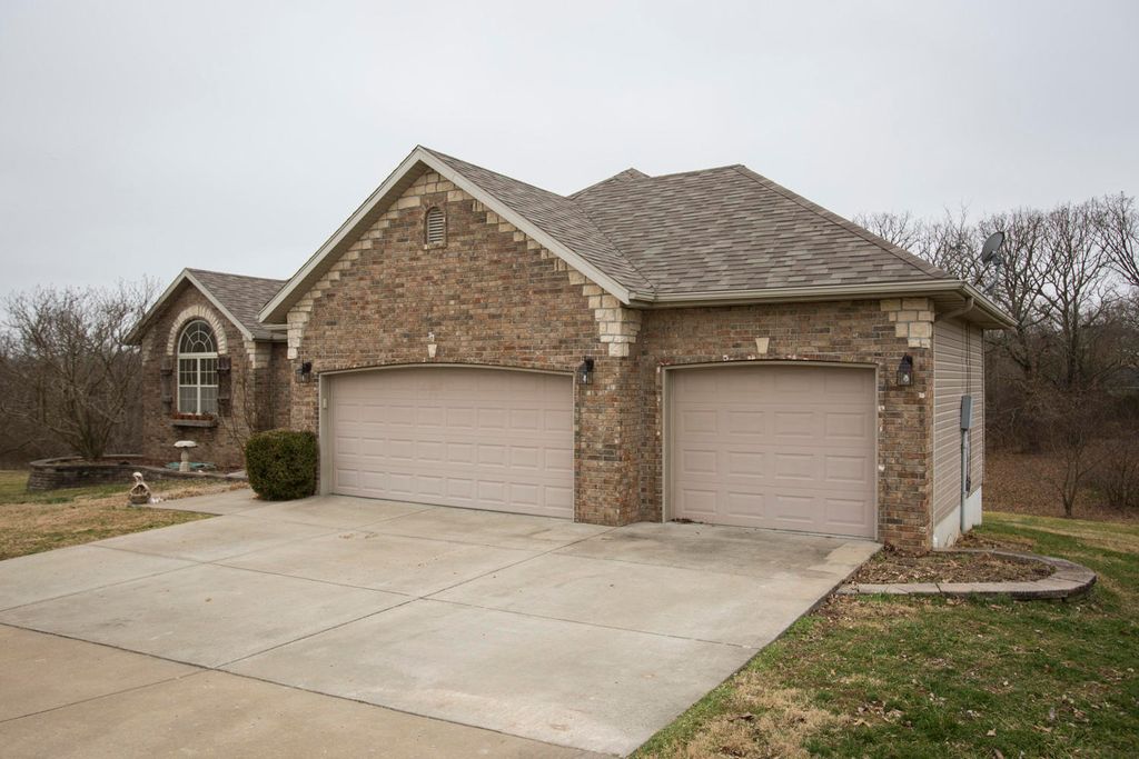 1625 S Mayfair Ln, Nixa, MO 5 Bed, 3 Bath SingleFamily Home 43