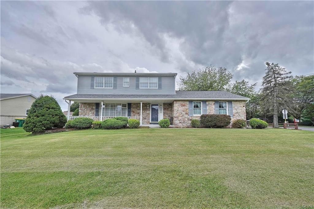 2880 Willow Ln, Macungie, PA 18062