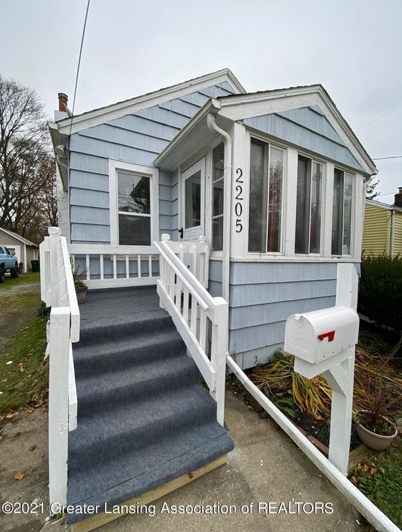 2205 Sunnyside Ave, Lansing, MI 48910