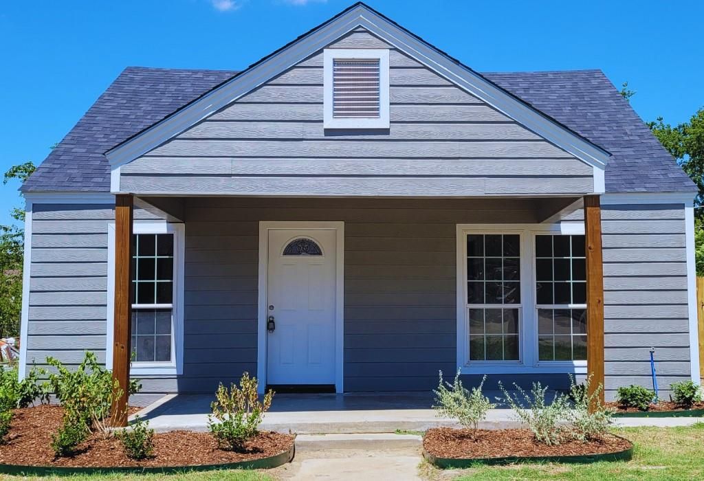 521 E Robert St, Fort Worth, TX 76104