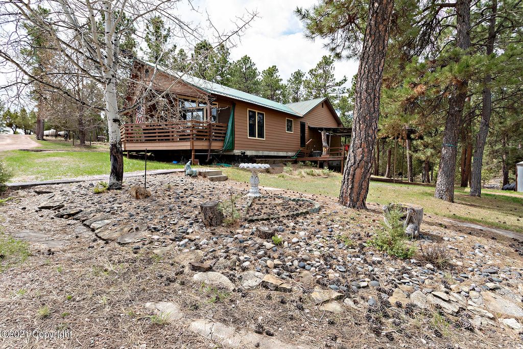21 Whitetail Dr, Pine Haven, WY 82721