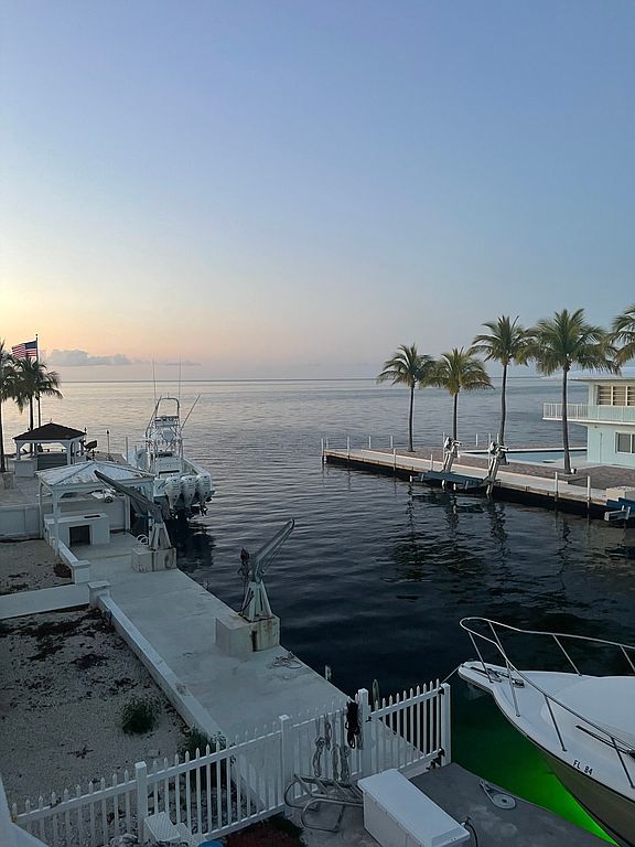 806 Bonito Ln, Key Largo, FL 33037