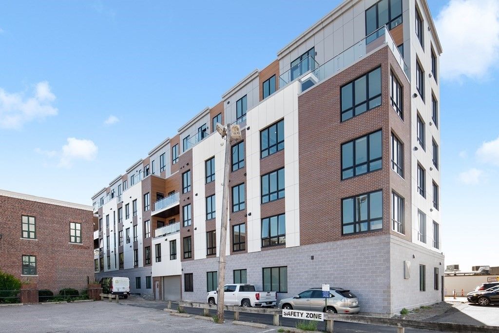 20 W 5th St, Boston, MA 02127