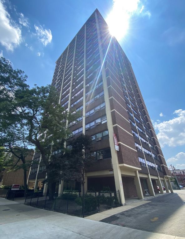 833 W Buena Ave, Chicago, IL 60613