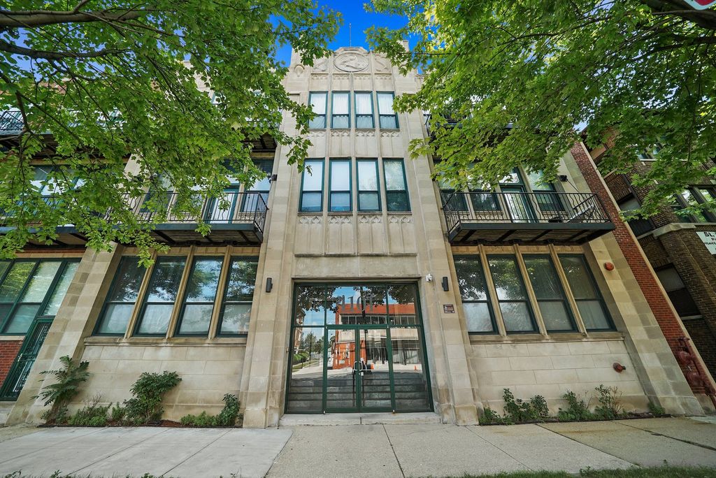4101 S Michigan Ave #303, Chicago, IL 60653