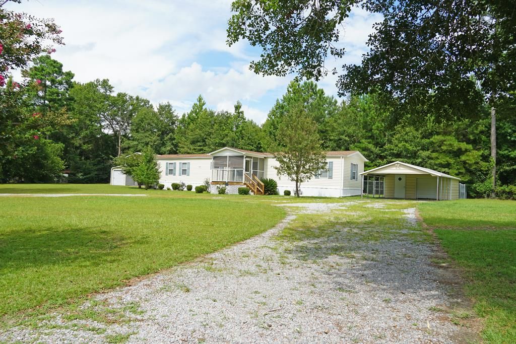 1051 Pond View Rd, Manning, SC 29102