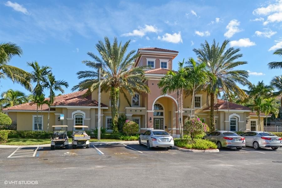 6475 Emerald Dunes Dr #206, Royal Palm Beach, FL 33411
