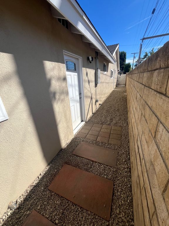 20261 Runnymede St 2, CA 91306 Trulia