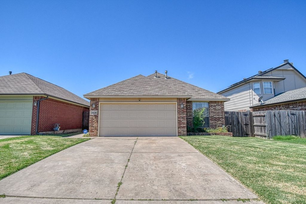 1426 SW 24th St, Moore, OK 73170