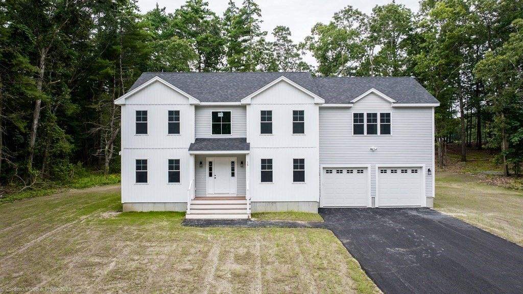 16 Bettys Neck Rd, Lakeville, MA 02347