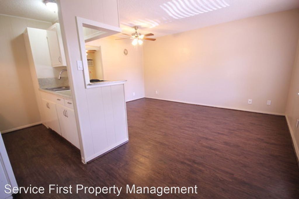 146 S Main St #56, Clute, TX 77531