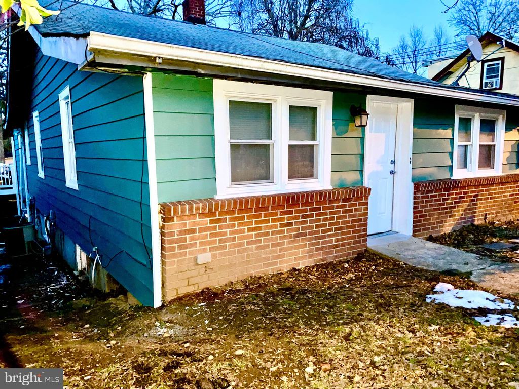 5406 Emerson St, Hyattsville, MD 20781