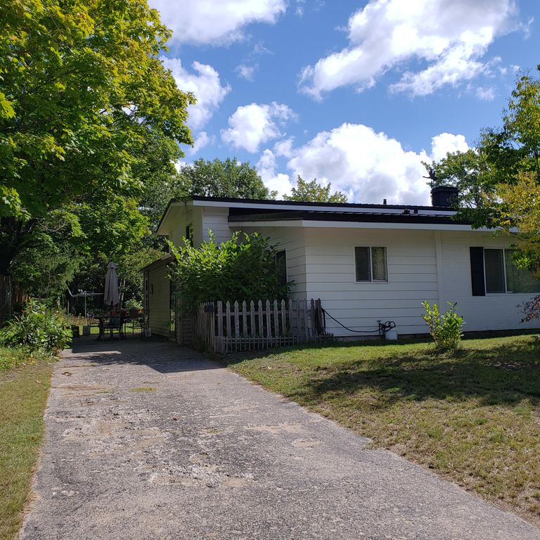38 Duke Lake Cir, Kincheloe, MI 49788