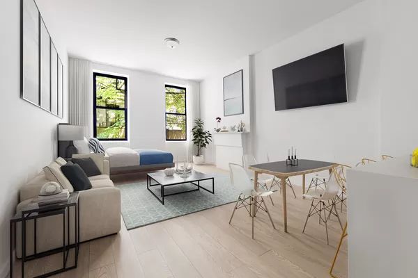 353 W 47th St #1RE, New York, NY 10036