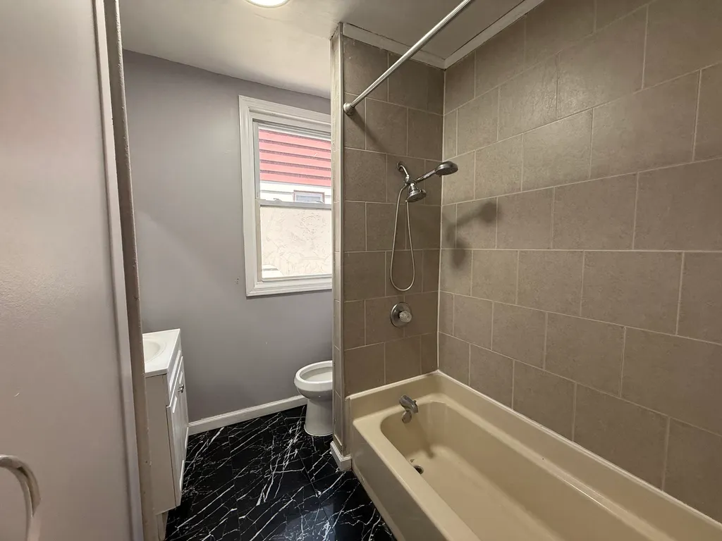 304 Glenwood Ave #1 — photo 2 of 5