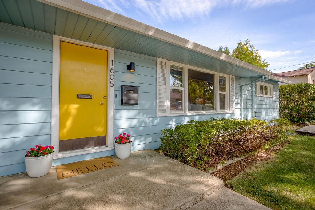 1605 Verda St, Redding, CA 96001