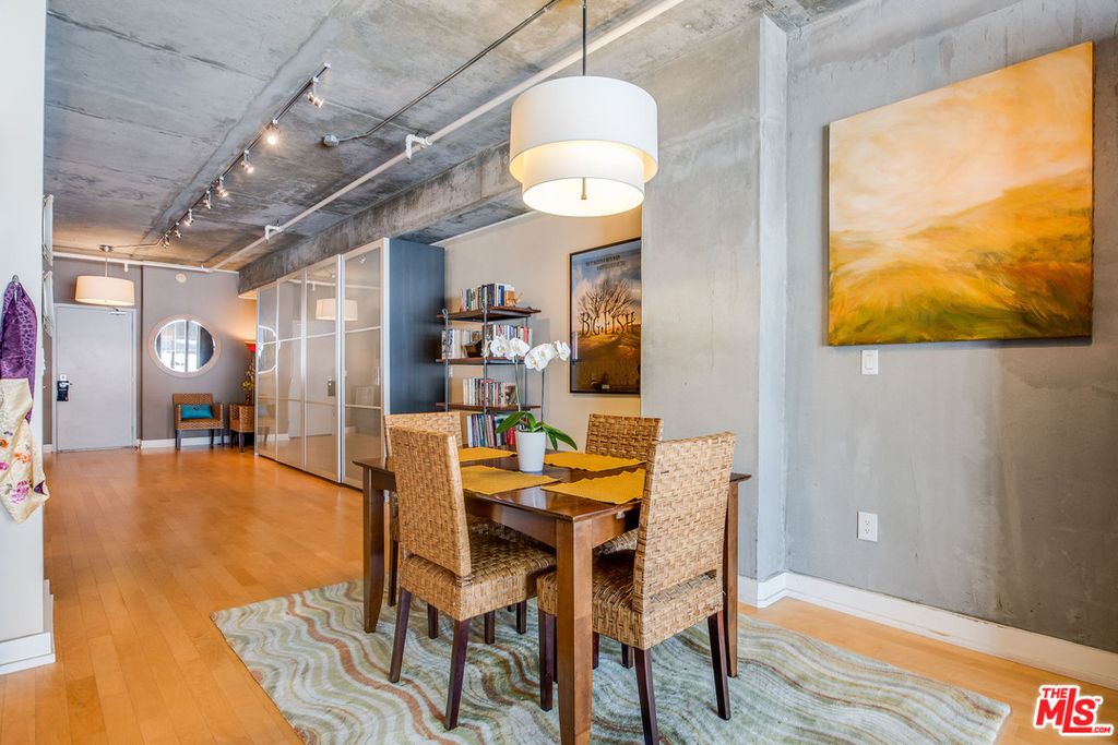 645 W 9th St #604, Los Angeles, CA 90015