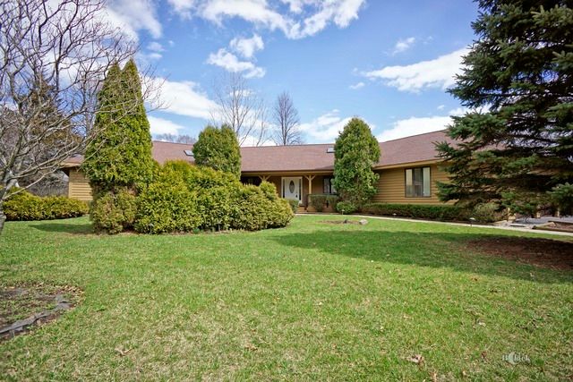 34889 Oak Knoll Cir, Gurnee, IL 60031