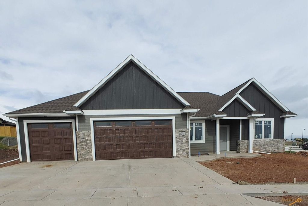 6104 Cloud Peak Dr, Rapid City, SD 57702