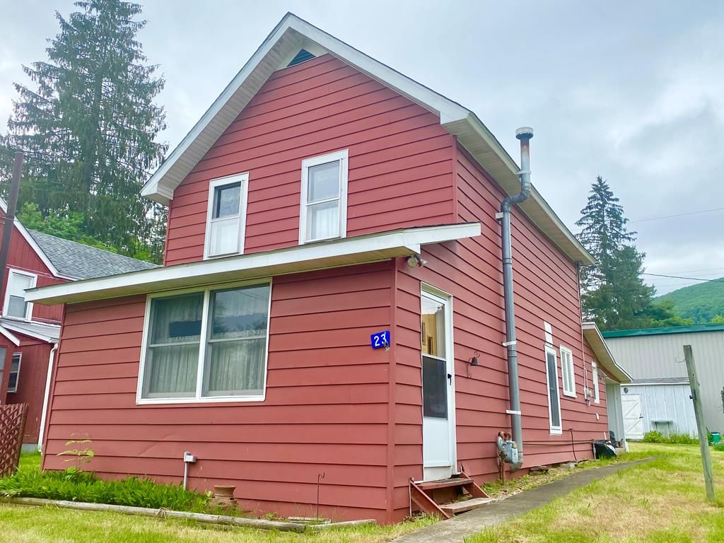 23 Chestnut St, Gaines, PA 16921